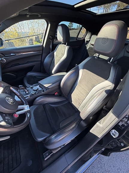Alfa Romeo Stelvio Quadrifoglio 15 of 20