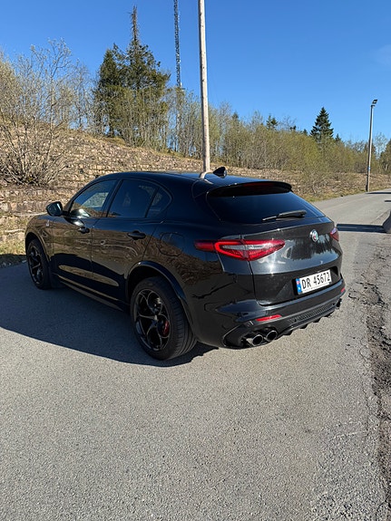 Alfa Romeo Stelvio Quadrifoglio 6 of 20