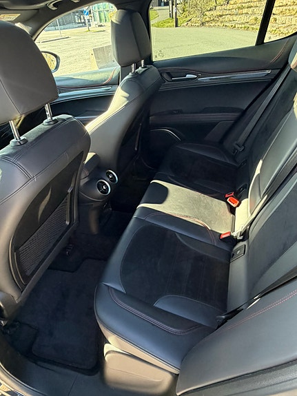 Alfa Romeo Stelvio Quadrifoglio 16 of 20