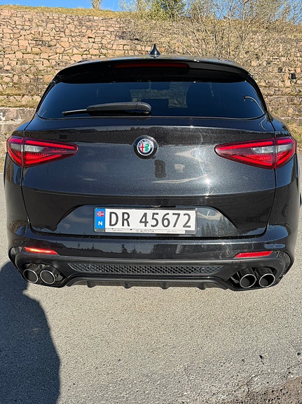 Alfa Romeo Stelvio Quadrifoglio 4 of 20