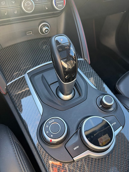 Alfa Romeo Stelvio Quadrifoglio 19 of 20