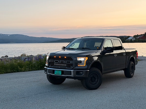 Ford F-150 2 of 5