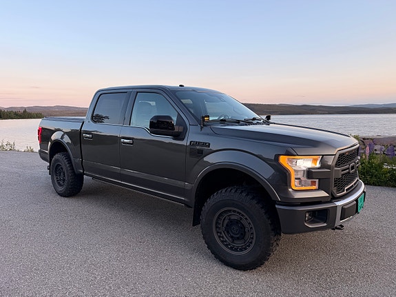Ford F-150 4 of 5