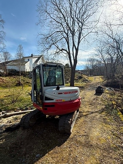 Takeuchi TB260 / Lavt timetall : 500 / smp rotortilt / pusskoffe-graveskoffe/service nylig utført / godkjent sertfisert 2 of 5