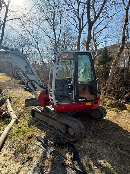 Takeuchi TB260 / Lavt timetall : 500 / smp rotortilt / pusskoffe-graveskoffe/service nylig utført / godkjent sertfisert 5 of 5