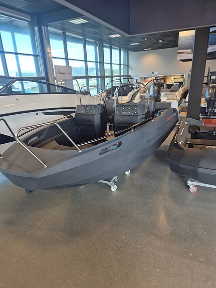 Nyhet fra Pioner! 16 Explorer Bow Rider! KAMPANJEPRIS!