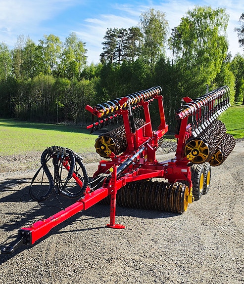 Som ny Väderstad Rexius 10,2M HD store ringer og Crossboard