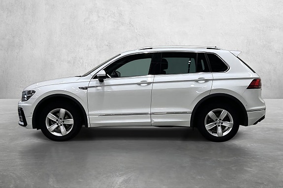 Volkswagen Tiguan 2 of 5