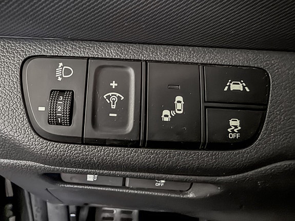 Hyundai IONIQ 13 of 30