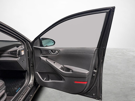 Hyundai IONIQ 26 of 30