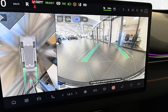 Avansert 360° kamera og parkeringsassistent for enklere manøvrering.