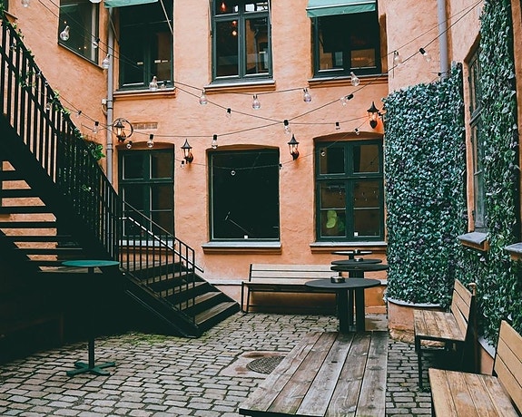 Bakgården vår