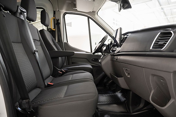 Ford Transit 19 of 23