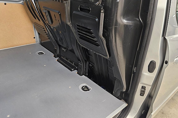 Ford Transit Connect 17 of 20
