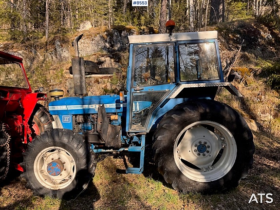 Ford 6610 Traktor m/ frontlaster.