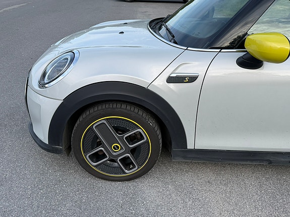 MINI Cooper SE 5 of 5