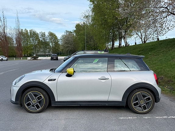 MINI Cooper SE 3 of 5