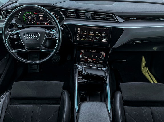 Audi e-tron 10 of 16