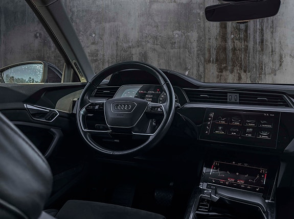 Audi e-tron 7 of 16