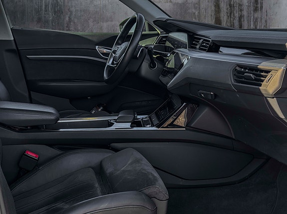 Audi e-tron 15 of 16