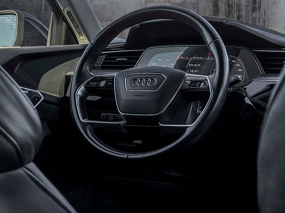 Audi e-tron 9 of 16