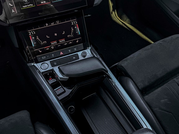 Audi e-tron 11 of 16