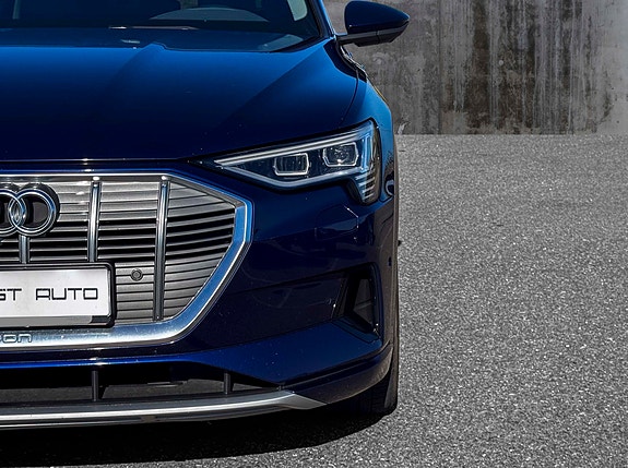 Audi e-tron 3 of 16