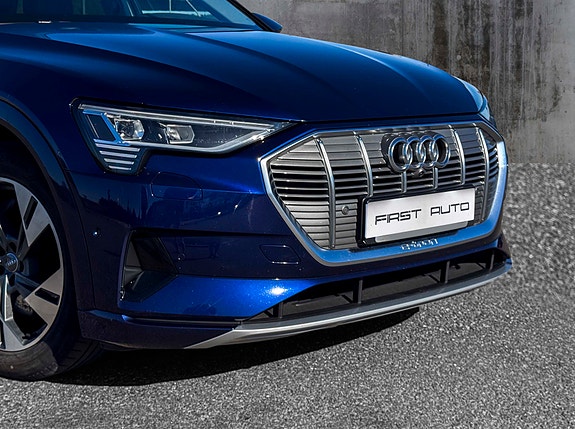 Audi e-tron 2 of 16