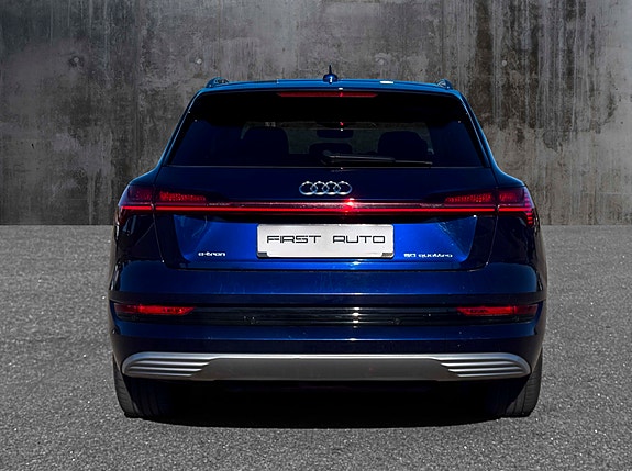 Audi e-tron 5 of 16