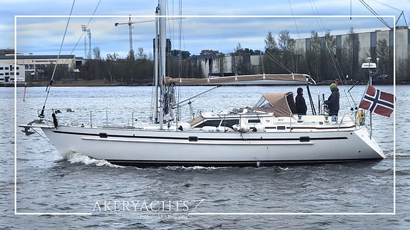 KOMMER FOR SALG: Regina af Vindö R43 - Nyere teak, elektronikk og stående rigg