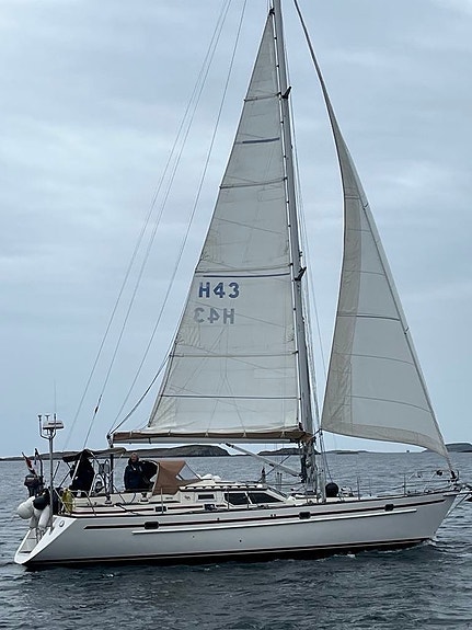 Regina af Vindö R43 - Nyere teak, elektronikk og stående rigg 11 of 30