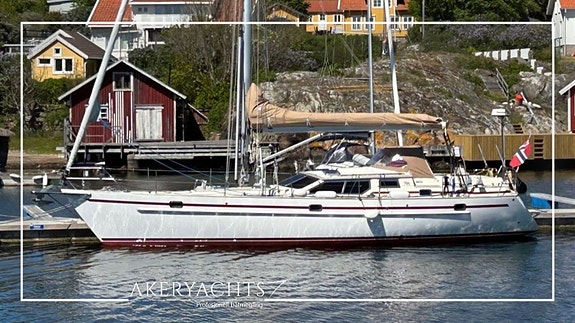 Regina af Vindö R43 - Nyere teak, elektronikk og stående rigg 2 of 30