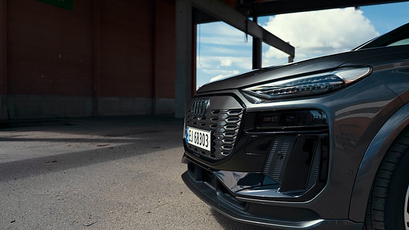 Audi Q6 e-tron 4 of 5
