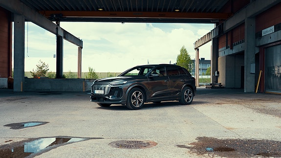 Audi Q6 e-tron 2 of 5