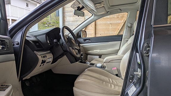 Subaru Legacy 5 of 5
