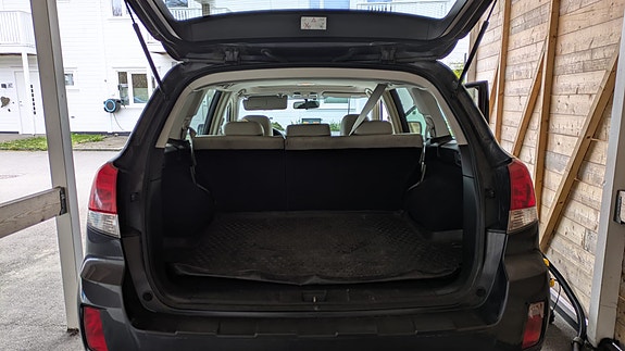 Subaru Legacy 3 of 5