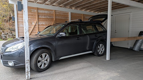 Subaru Legacy 2 of 5