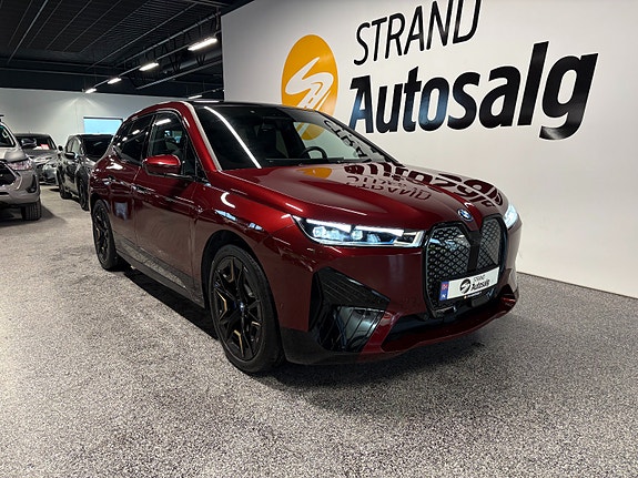 BMW iX 2 of 5