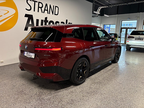 BMW iX 4 of 5
