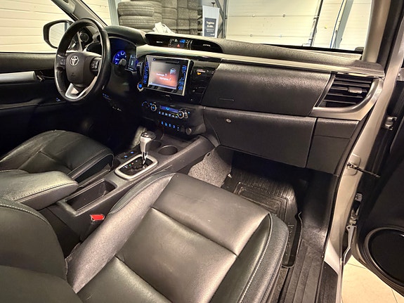 Toyota HiLux 24 of 28