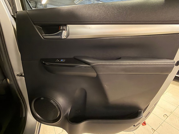 Toyota HiLux 28 of 28