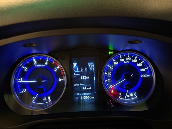 Toyota HiLux 17 of 28