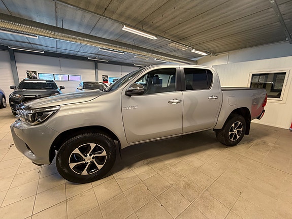 Toyota HiLux 12 of 28