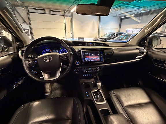 Toyota HiLux 15 of 28