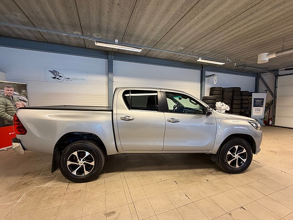 Toyota HiLux 4 of 28