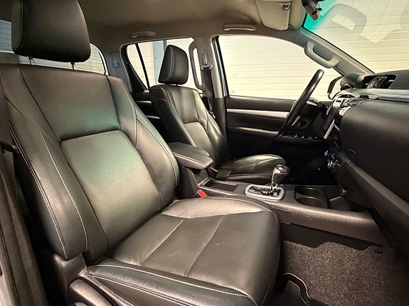 Toyota HiLux 25 of 28