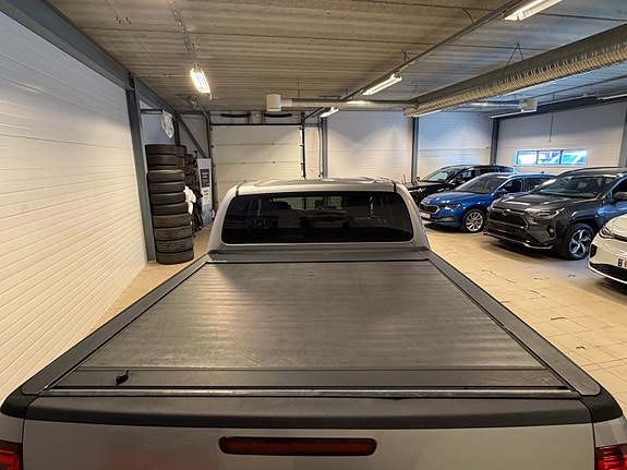 Toyota HiLux 9 of 28