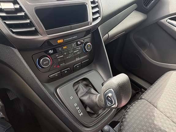 Ford Transit Connect 14 of 17