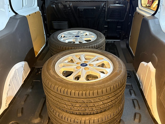 Ford Transit Connect 6 of 17