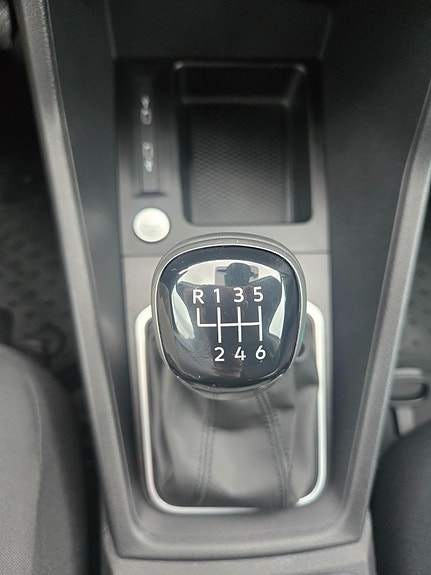Volkswagen Caddy Maxi 13 of 21